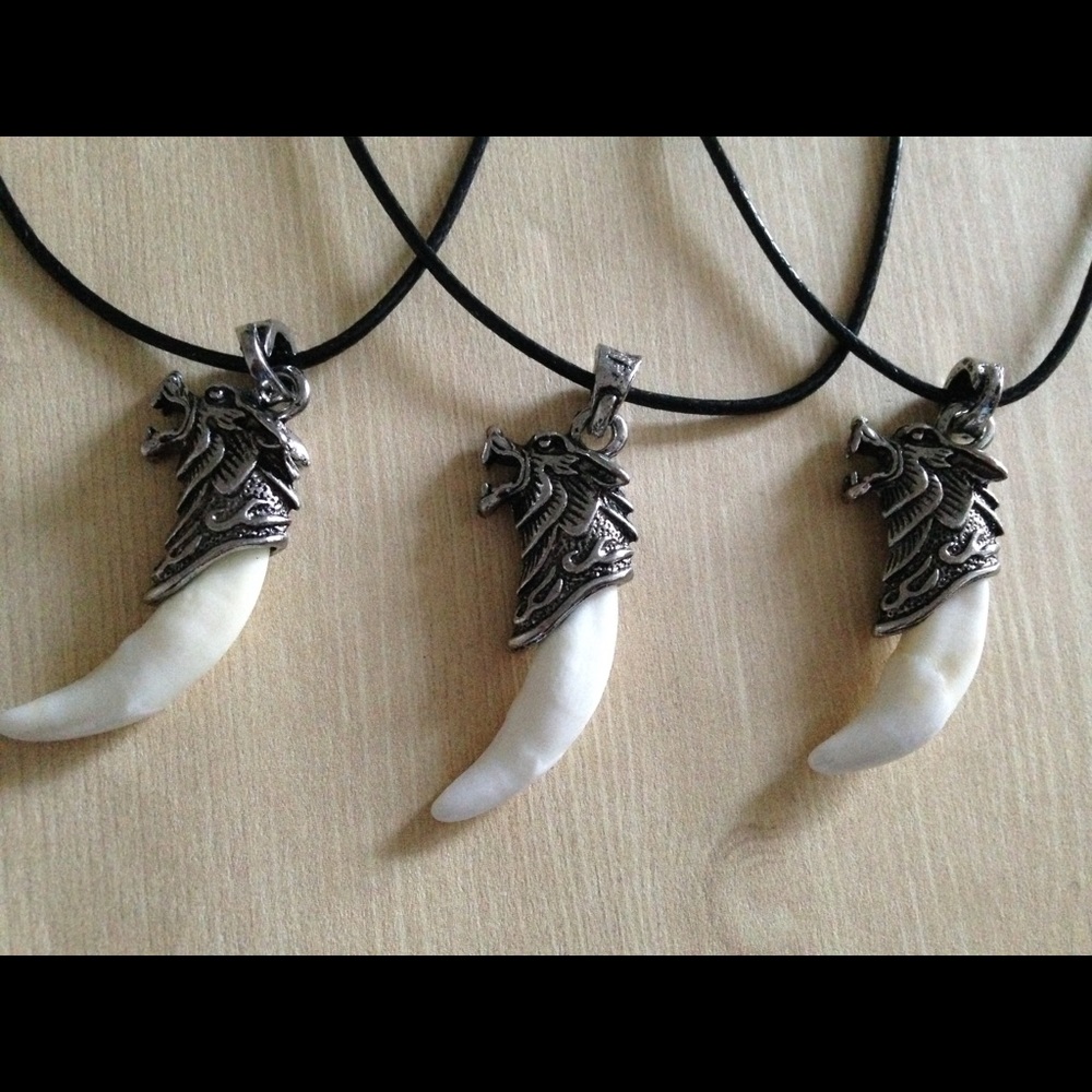 Wolfsfang necklace